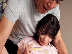 家の前で捨て子を拾ってしまいました・・・ちびっ子パイパンゆなちゃん145cm　サンプル画像05